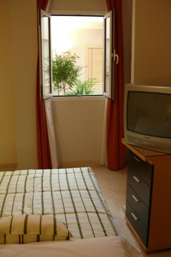 Hostal Albero By Eme Hoteles Sanlúcar la Mayor Buitenkant foto